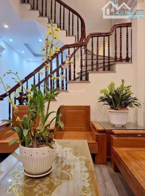 BÁN NHÀ ĐÀO TẤN🔥50M2 x 3T🔥 MT 4M🔥 GẦN PHỐ🔥 Ô TÔ DỪNG ĐỖ 24/7🔥NGÕ THÔNG RỘNG - 1