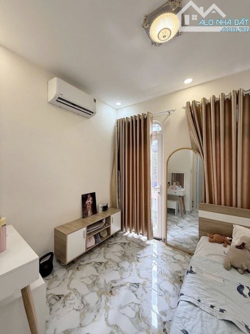 Kẹt tiền bán nhà mặt tiền nội bộ đường Trần Hưng Đạo, Q.1, DT: 3.1x15m, 4 lầu, 11.6 tỷ bớt - 1