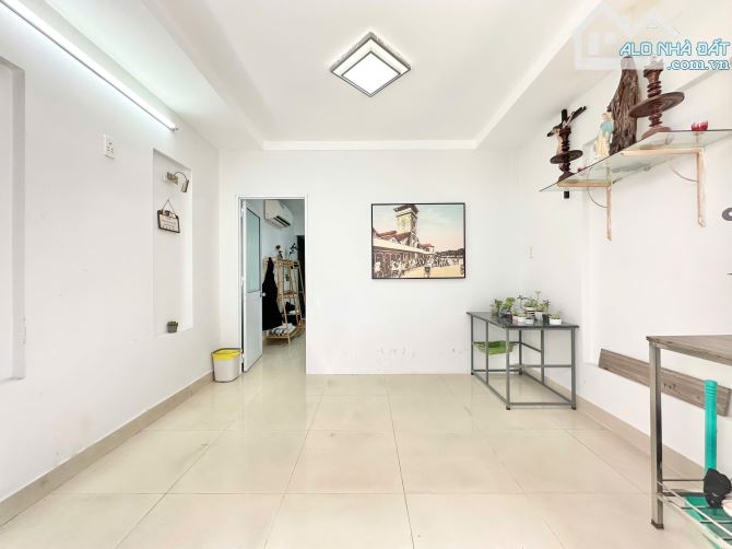 Nguyên căn full nội thất  2 mặt hẻm xe tải tiện kinh doanh đa ngành - 1