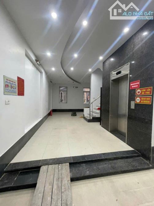Bán nhà , Ô Tô đỗ ,Hoàng Quốc Việt, Gần Viện E, Cổ Nhuế, Bắc Từ Liêm. Giá : 21,5 tỷ. 61 m2 - 3