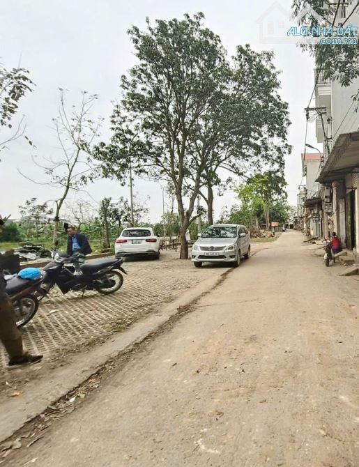 Bán đất bìa làng nhìn ra cánh đồng xã Vân Hà: Diện tích 72 m2 - giá 73 triệu/m2. - 2