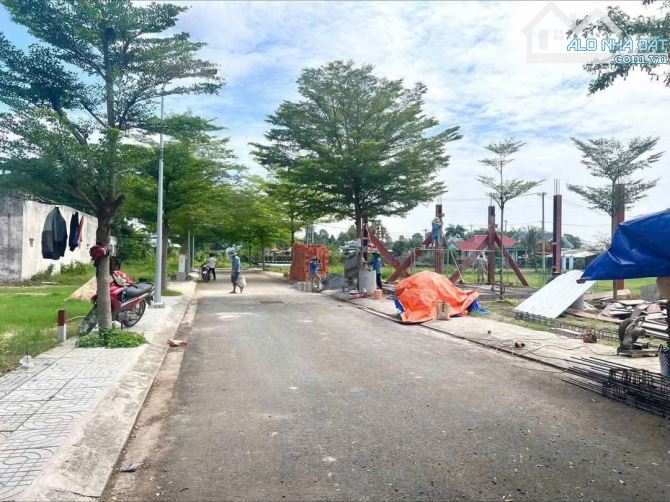 Bán 2 Nền Đất Nằm MT Đường DT824 TT Đức Hoà - 140m2/SHR 1.2Tỷ CCN Tại Long An - 2
