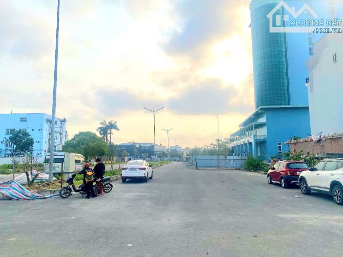 Bán lô đất mặt đường hạ lũng đằng hải hải an . Diện tích 70.3m hướng đông nam . Giá 4 tỷ 5 - 2