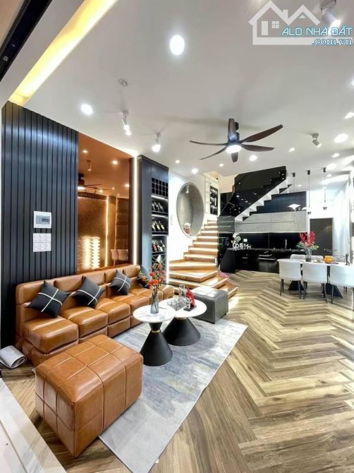 Bán biệt thự sân vườn mặt tiền đường số Thảo Điền, Quận 2. DT: 360m2(12x23m), giá tốt - 2