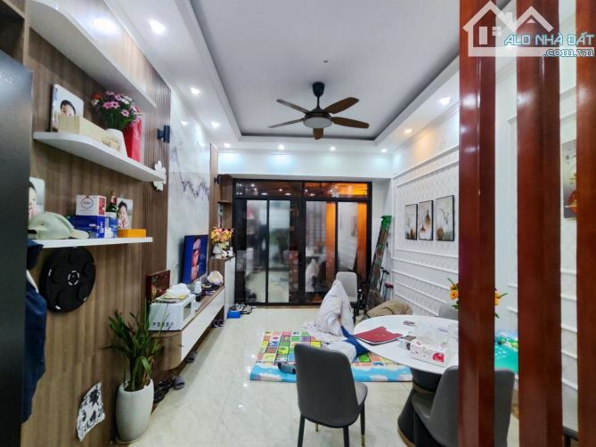 Mỹ Đình. 38m. 6 tầng. Nhà đẹp. Thoáng.Full nội thất. Nhỉnh 8tỷ - 2
