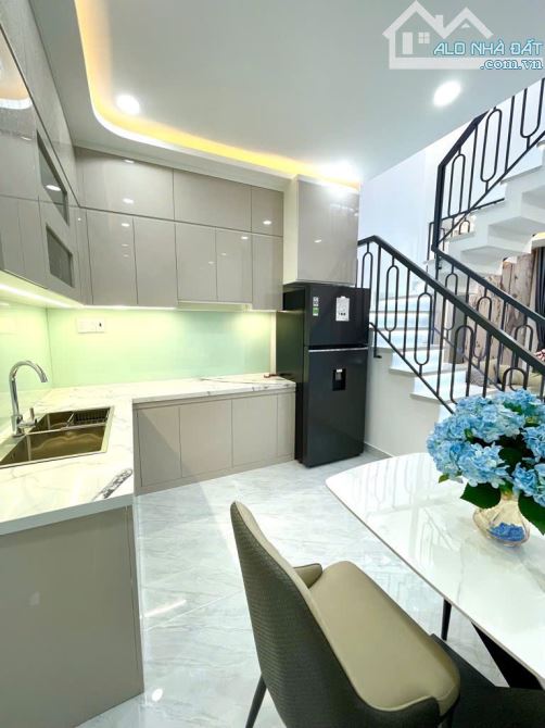 HẺM XE HƠI PHAN CHU TRINH - GẦN NGÃ 4 HÀNG XANH - CHỢ BÀ CHIỂU GIÁP QUẬN 1 - CHỈ 4.X - 2
