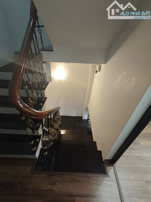 CỰC HIẾM  NHÀ NGUYÊN HỒNG 11 TỶ - 45M2 - 2 MẶT THOÁNG - VIEW ĐÀI TRUYỀN HÌNH-NỘI THẤT ĐẸP - 2