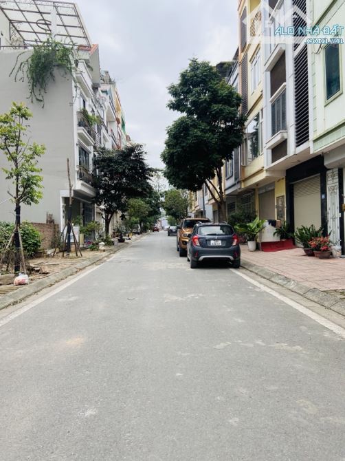 Bán đất tđc Thạch Bàn - Cổ Linh  51m2 mặt tiền 5m - 2