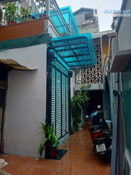 Chủ nhà cần bán gấp ngôi nhà 2 tầng - 2