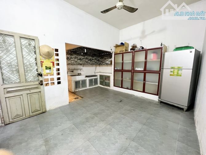 Biệt thự Tôn Thất Tùng P.PNL Q1 -130m2 ngang 6.7m 3 tầng giá 52 tỷ - 2