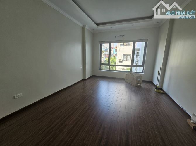 Nhà Mới Đường Nguyễn Văn Cừ 41m2, 6 Tầng Thang Máy, Ôtô Đỗ Cửa, Giá 11 Tỷ - 3