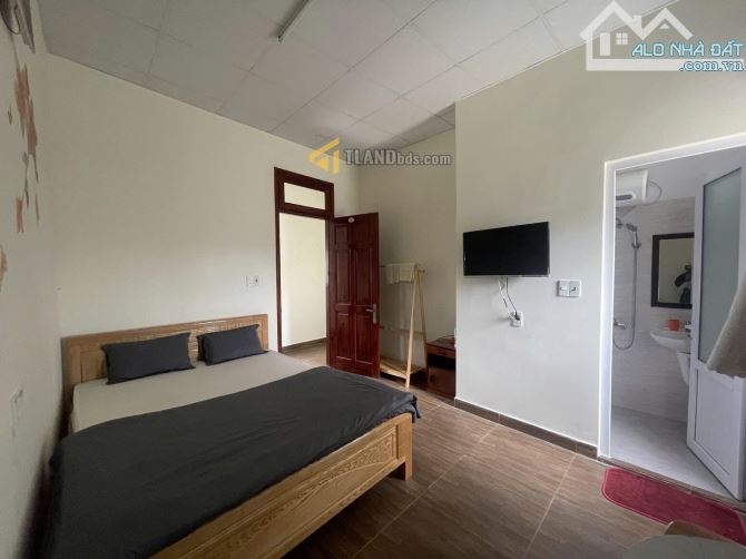 KHÁCH SẠN MẶT TIỀN ĐƯỜNG NGUYỄN TRÃI. P9 140M2. NGANG 6M. 3 TẦNG. 9PKD. GIÁ 18 TỶ TL - 3