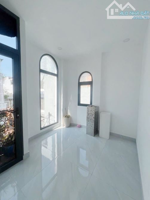 TIền ít Lợi Nhiều bán gấp nhà đang cho thuê 20tr/m cạnh Nguyễn Tri Phương Q.10 3t 90m2 5t3 - 3