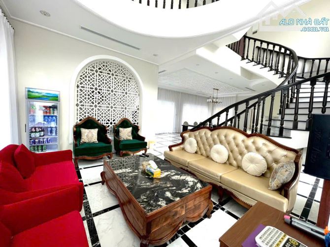 Bán biệt thự siêu đẹp view LM81, Phường An Phú, Quận 2. DT: 10x17m, hầm 3T, có thang máy - 3