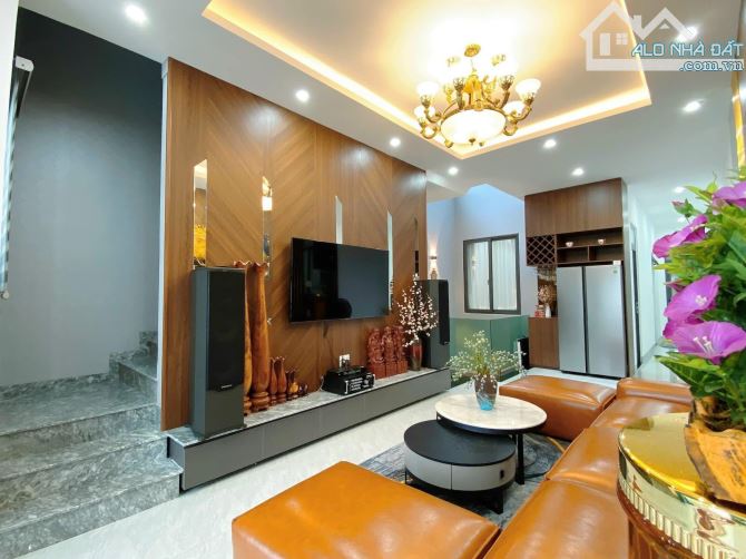 Nhà 3 Lầu Nghĩ Dưỡng mặt tiền Mạc Đỉnh Chi Phường Tân Tiến full nội thất , hồ bơi,gần chợ - 3