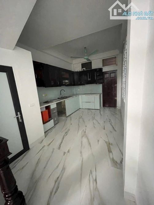 BÁN NHÀ TRÍCH SÀI NGUYỄN ĐÌNH THI TÂY HỒ - 33M 4T MT 3.3M - 5M RA HỒ TÂY OTO ĐỖ CỬA LÔ GÓC - 3