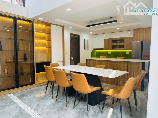 Bán VIlla phố đẹp Lê Quang Định, - nhà ngang 8 x 10m, 5 lầu, nội thất cao cấp ,chỉ 12.5 tỷ - 4