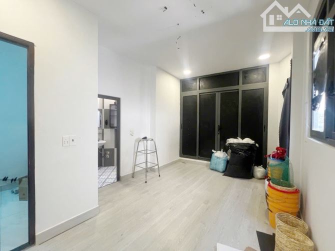 TIền ít Lợi Nhiều bán gấp nhà đang cho thuê 20tr/m cạnh Nguyễn Tri Phương Q.10 3t 90m2 5t3 - 4