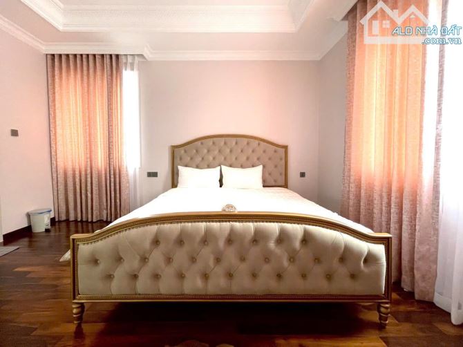 Bán biệt thự siêu đẹp view LM81, Phường An Phú, Quận 2. DT: 10x17m, hầm 3T, có thang máy - 4