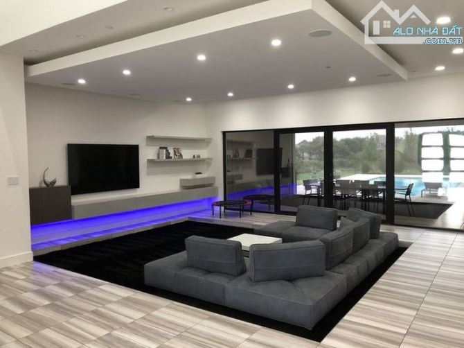 Bán biệt thự sân vườn mặt tiền đường số Thảo Điền, Quận 2. DT: 360m2(12x23m), giá tốt - 4