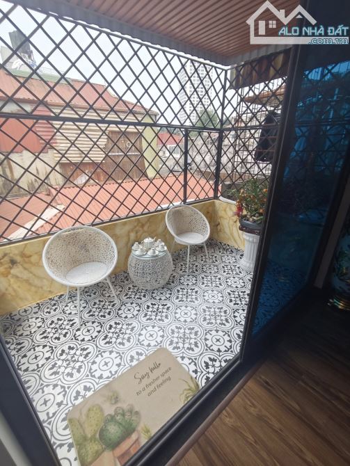 CỰC HIẾM  NHÀ NGUYÊN HỒNG 11 TỶ - 45M2 - 2 MẶT THOÁNG - VIEW ĐÀI TRUYỀN HÌNH-NỘI THẤT ĐẸP - 4