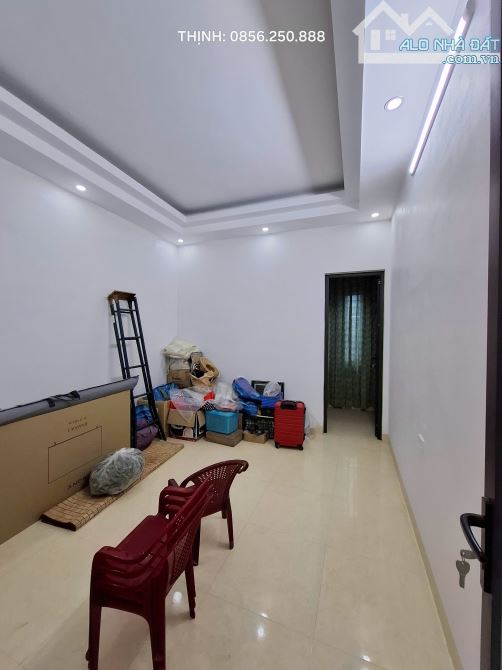 Nhà 3 tầng hiện trạng còn mới; ngõ to Trường Chinh - nông dọn đồ vào tận cửa; 2,6 Tỷ - 4