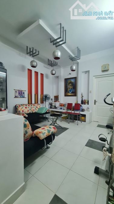 BÁN NHÀ MẶT TIỀN - ĐƯỜNG 41 - GẦN HOÀNG DIỆU - QUẬN 4 - 5 TẦNG  - DT 4 x 15 - CHỈ 30 TỶ - 2
