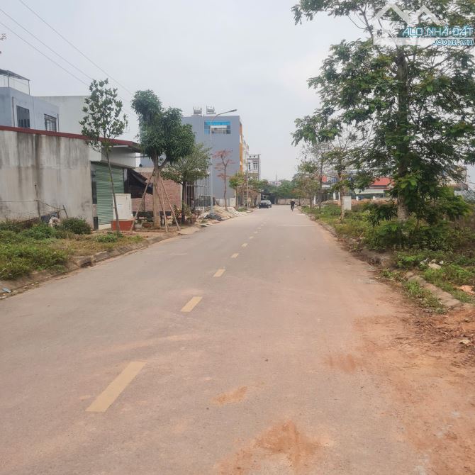 Bán đất Trung Tâm Thị Trấn Đồi Ngô, Lục Nam. 80m2- Mt 5m. Đường 15m. Giá 3,4 tỷ - 5