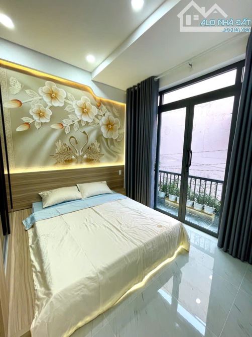 HẺM XE HƠI PHAN CHU TRINH - GẦN NGÃ 4 HÀNG XANH - CHỢ BÀ CHIỂU GIÁP QUẬN 1 - CHỈ 4.X - 5