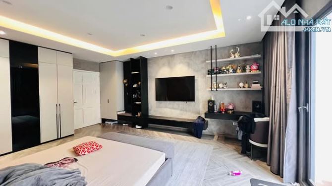 Vip! Bán nhà Nguyễn Văn Huyên, 2 ô tô tránh, KD, Thang Máy, Phân Lô Gara 7 chỗ, 50m2 7T - 6