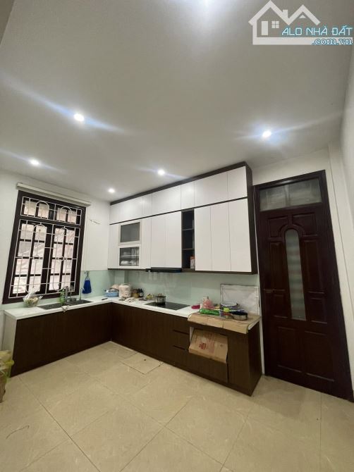 Nhà phố Nguyễn Chính, DT:45m2 x 5 Tầng x mặt tiền 4.9m , Gía 14.2 Tỷ - 7