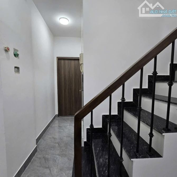 Chính chủ bán chung cư mini phố Tôn Thất Tùng, dt 1 tỷ/năm, 12 phòng khép kín, thang máy - 8
