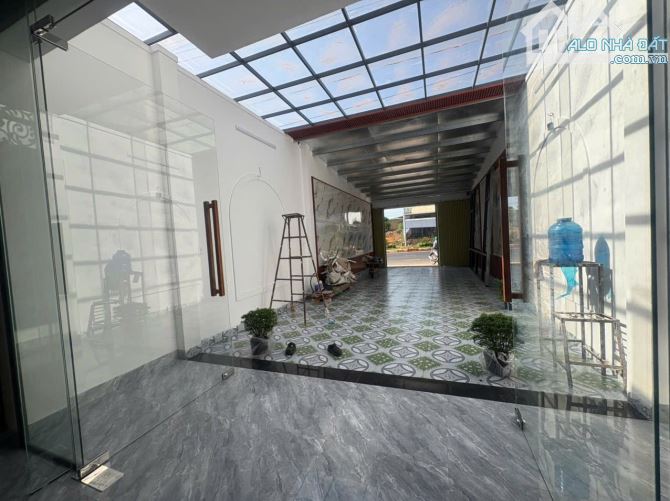 Nhà sân vườn Mặt tiền Nguyễn Chí Thanh
