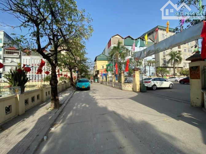 CẦU DIỄN NHÀ 5 TẦNG- FULL NỘI THẤT Ở NGAY - Ô TÔ - KINH DOANH .37M - CHỈ 6,65 TỶ