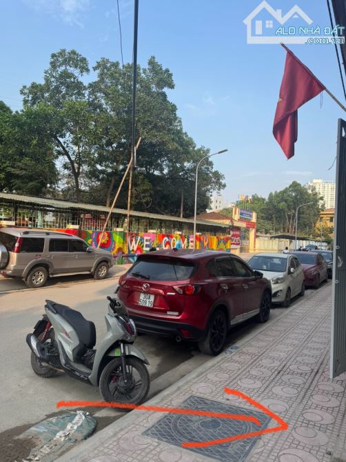 BÁN NHÀ ĐÔNG NGẠC. PHÂN LÔ Ô TÔ ĐỖ CỬA VÀO NHÀ.