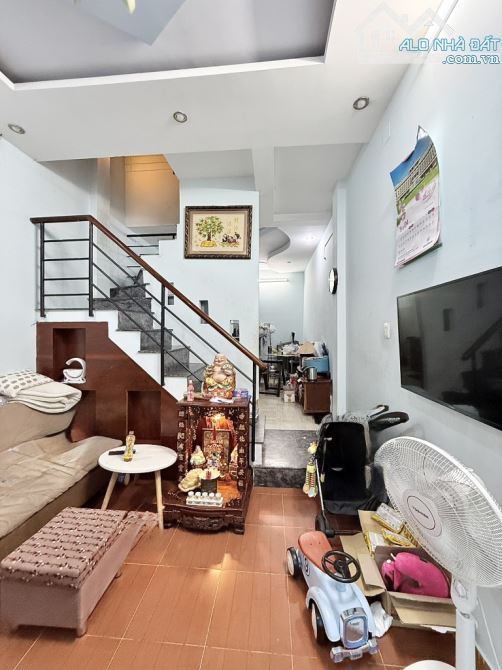Bán nhà gần VÒNG XOAY Nguyễn Thái Sơn 20m đến HXH, 65m2*2tâng(3PN) ngang 4m - sổ vuông đủ