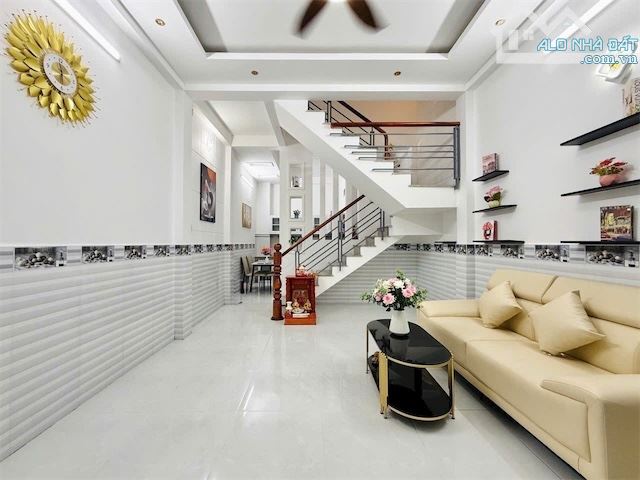 Hẻm Ô tô cách Phạm Văn Đồng 300m nhà đẹp lung linh