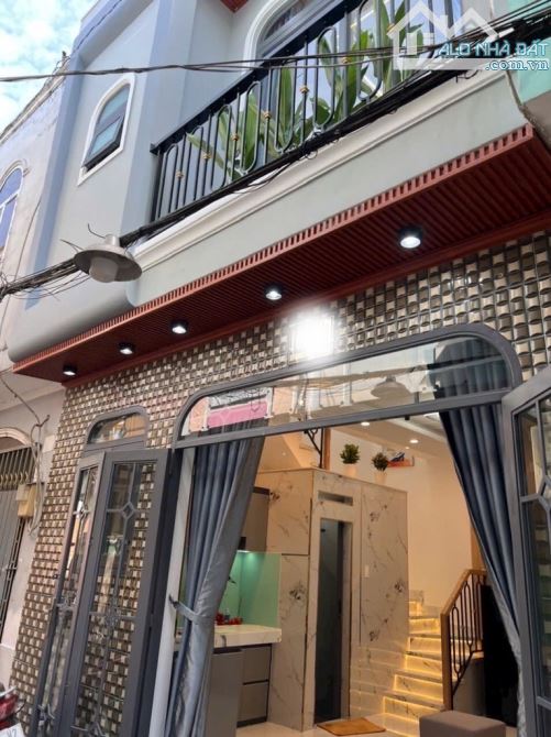 Giá mới: 3.350 tỷ HẺM XE HƠI Bùi Quang Là 20/23m2 Phường 12, Quận Gò vấp, Mô tả: + Nhà 1 t