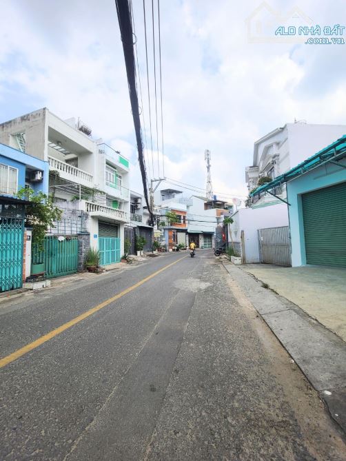 bán nhà MẶT TIỀN đông hưng thuận 42, dt 101M2, quận 12, giá siêu rẻ, chỉ 7.5 tỷ.