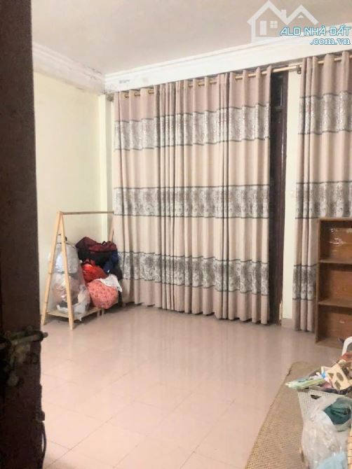 BÁN NHÀ THẠCH BÀN. 4 TÀNG .Ô TÔ ĐỖ CỬA. GIÁ NHỈNH 8 TỶ