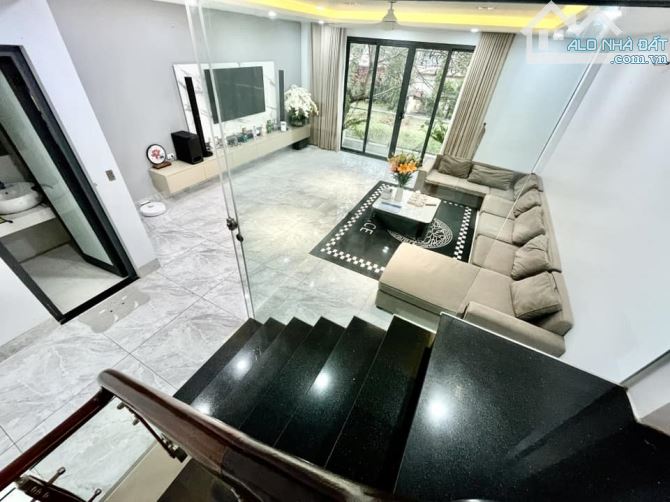 bán gấp căn Lô Góc Thang máy Kinh doanh đỉnh phố Trung Kính 50m 6 tầng mt4,2m giá 22 tỷ