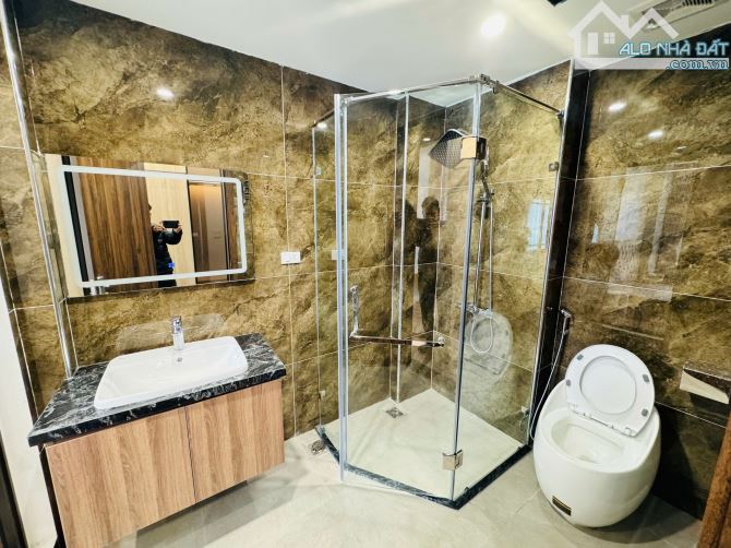Bán nhà 31m2x5 tầng, phố Nguyễn Sơn, ô tô đỗ cửa, full nội thất, chỉ 6 tỷ