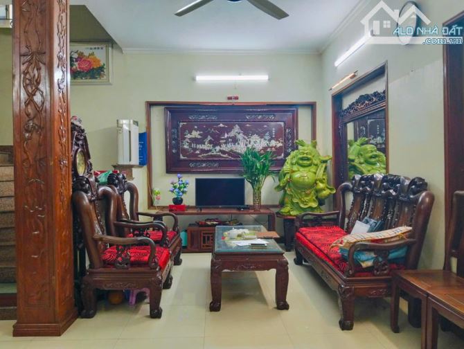 bán nhà phố Dương Văn Bé 63m chỉ 8x tỷ. 1 nhà ra phố ngõ ba gác 4 tầng 4 ngủ lô góc ,kd