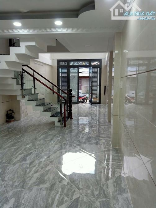 Bình Tân, Hẻm 6m ô tô thông, Nhà  đẹp 5 tầng,60m2, Nở  hậu, giá rẻ.