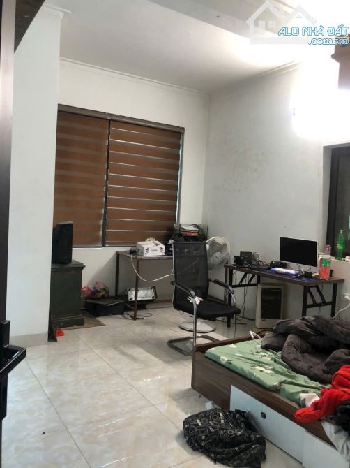 Bán Đất Tặng Nhà 3 Tầng Kiêu Kỵ - Trục Chính Ô Tô Tránh - Nhà Mới đẹp - giá 7.1 tỷ có TL