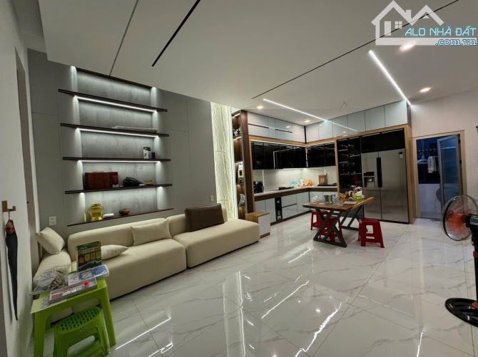 NHÀ MẶT TIỀN Y MOAN, BUÔN MA THUỘT. 10x16m. Giá 6 tỷ 990tr