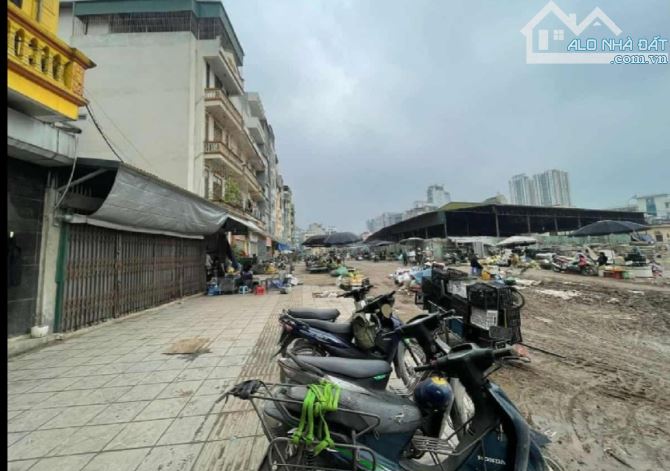 43.9 Tỷ/ 97 M2/ 7 Tầng/6.8 Mt/ Mặt Phố .Phùng Khoang