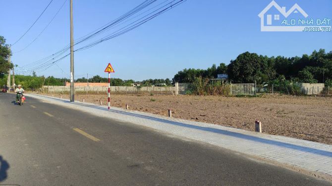 2 LÔ LIỀN KỀ ĐƯỜNG NGUYỄN HUỆ 176M NGANG 5X36 THỔ CƯ 80M KHU TRUNG TÂM NHIỀU BIỆT THỰ