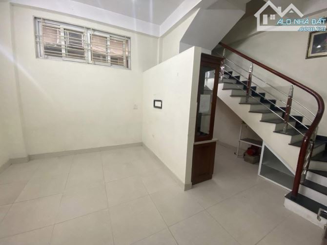 CẦN BÁN GẤP NHÀ MẶT NGÕ THỊNH QUANG - 5 TẦNG DÂN XÂY GẦN PHỐ - NHỈNH 6 TỶ