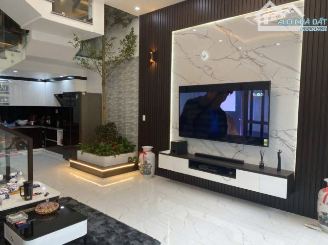 🕌:  bán nhà 3,5 tầng , Nguyễn Trãi, Máy Tơ, Ngô Quyền,DT 52,5m2, đường 5 m 💸 : 6,5 tỷ dc